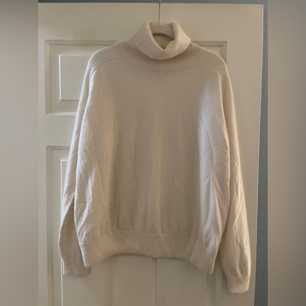 CO Essentials Cream 100% Cashmere Sweater